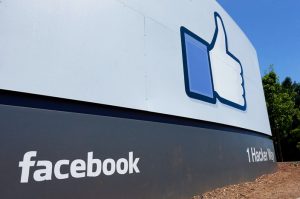 去年被揭發不當分享用戶資料 facebook暫停數萬款app